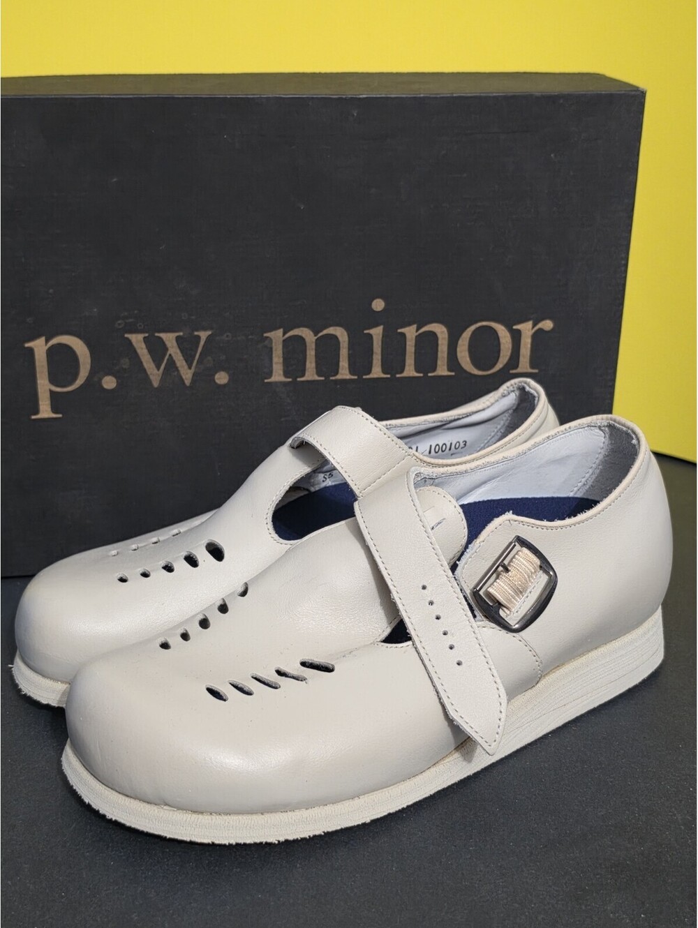 P.W Minor&Son Extra Depth orthopedic shoes size 9 EE White Miss Continental